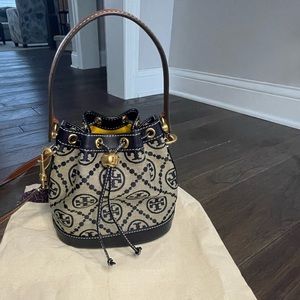 Tory Burch T Monogram Bucket Bag (Navy)